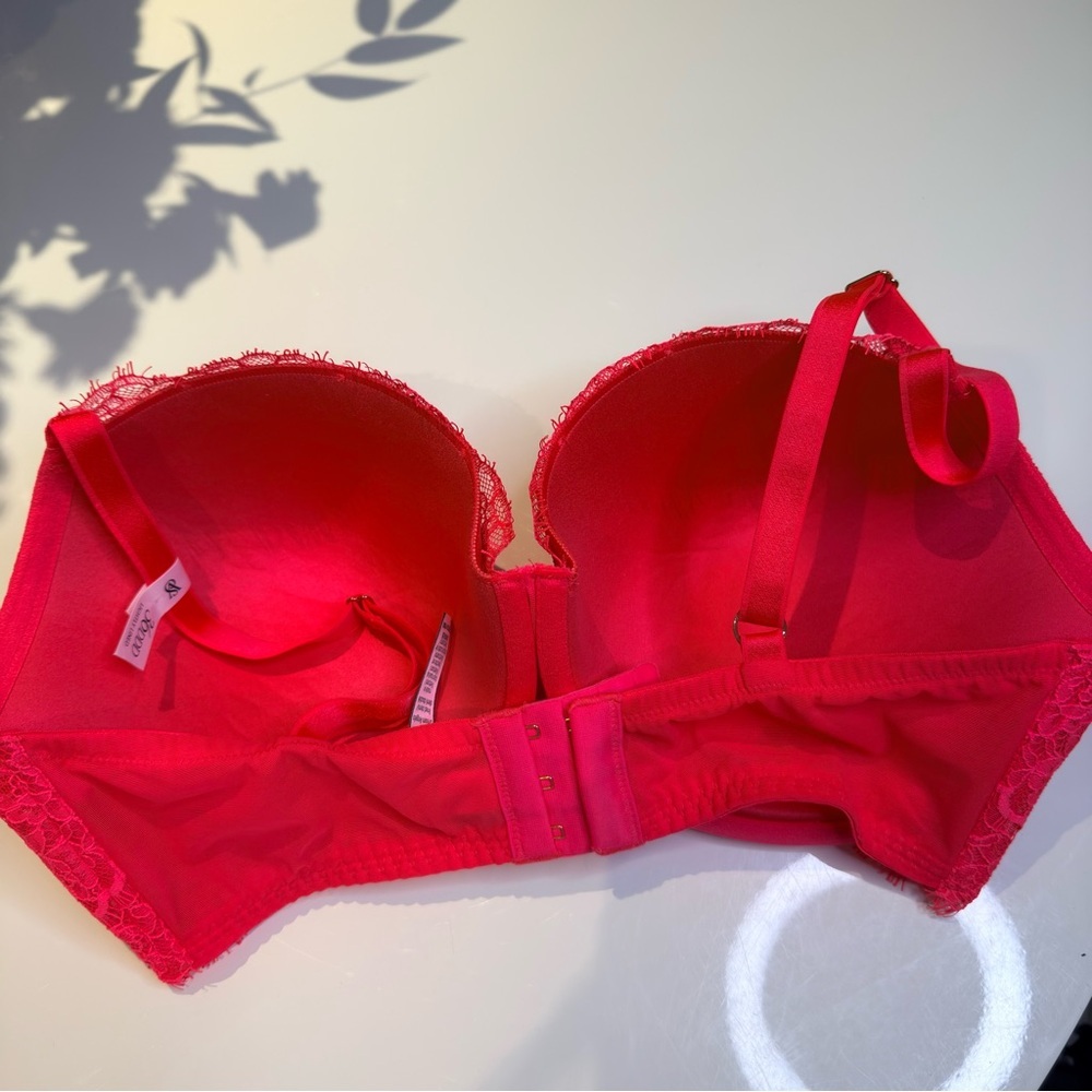 Victoria's Secret DREAM ANGELS
Lace Lightly Lined Classic Coverage Demi Bra - Picture 3 of 3
